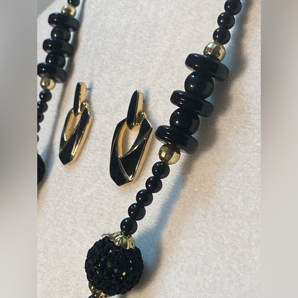 🫣Vintage Necklace and Earrings - Picture 4 of 5